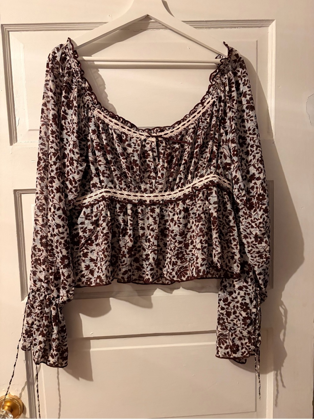 American Eagle Outfitters White Floral Peasant Blouse